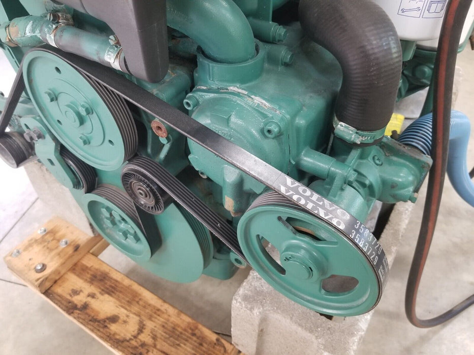 Volvo Penta D4 210 HP Complete Engine Diesel 864 Hrs Transmission Rigging EVC